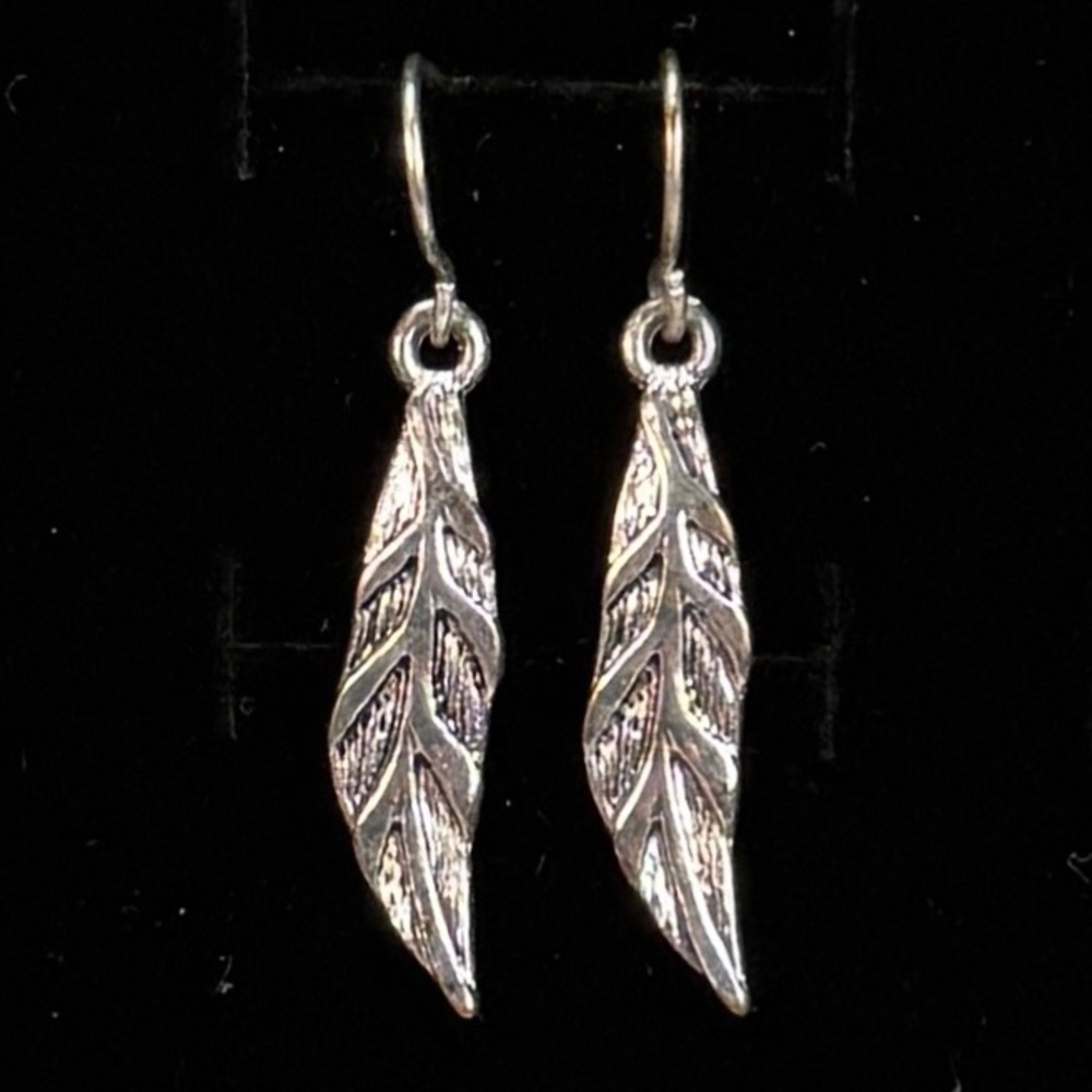 Silvertone Lightweight Leaf Dangle Pierced Earrings